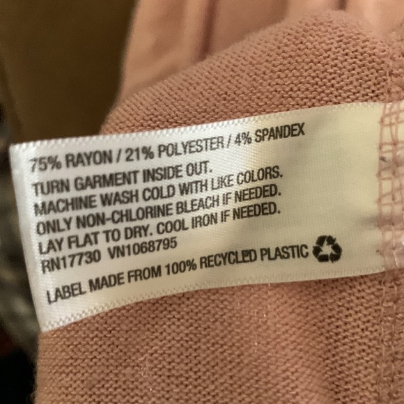 Light pink light weight sweater by a new day size m. Has piling - Picture 4 of 5